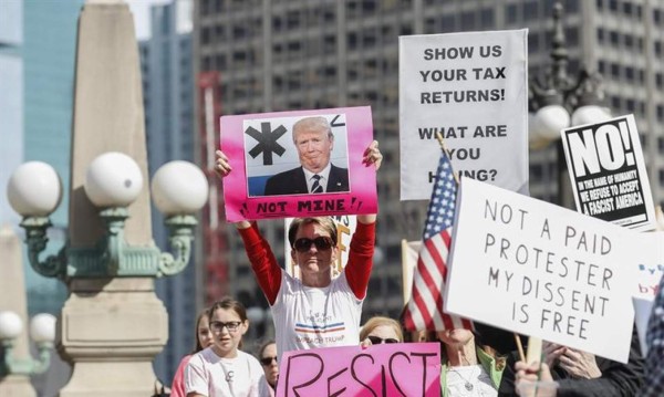 '¡No es mi presidente', gritan miles en Nueva York en protesta contra Trump