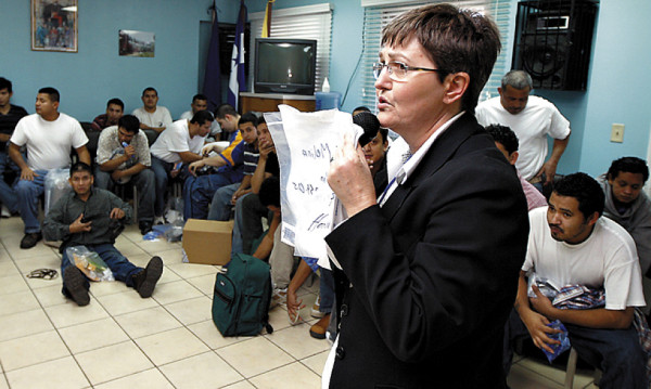 Políticos de Honduras carecen de planes para migrantes