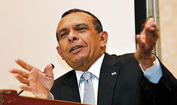 Lobo reconoce que se reunió con chinos