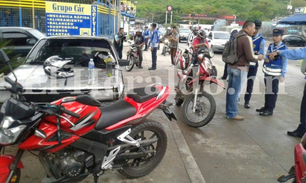 Honduras: Realizan operativos para hacer cumplir nueva normativa de tránsito para motociclistas