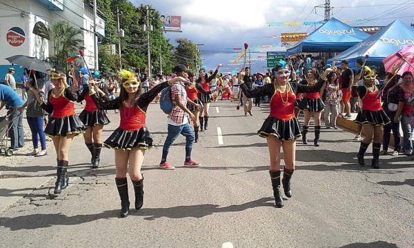 Con gran carnaval, Tegucigalpa conmemora su 436 aniversario