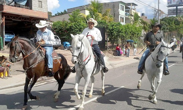 Con gran carnaval, Tegucigalpa conmemora su 436 aniversario