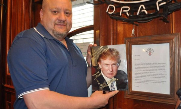 Restaurante en Nueva York retira foto de Trump tras quejas&nbsp;&nbsp;