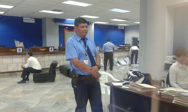 Llegan reservas de dinero a Banco Continental