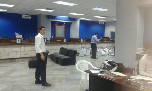 Llegan reservas de dinero a Banco Continental