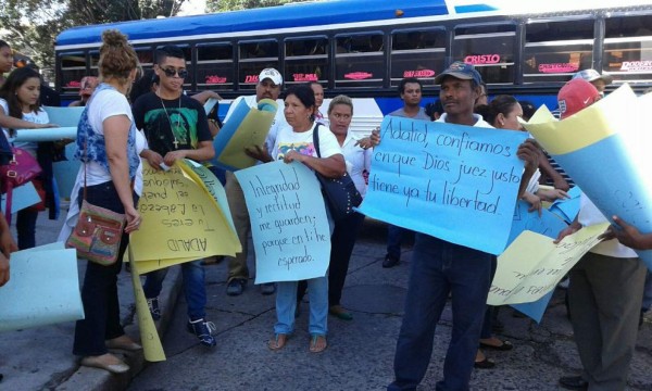 Plantón en capital de Honduras a favor del alcalde de Sulaco
