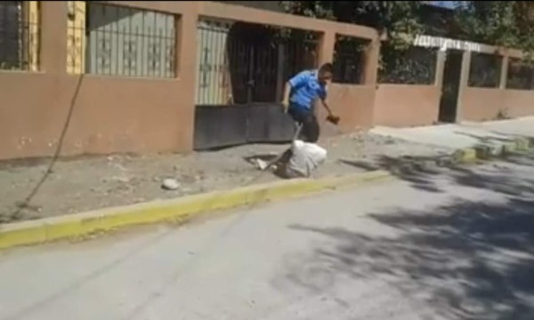 Policías hondureños propinan brutal golpiza a hombre en Nacaome