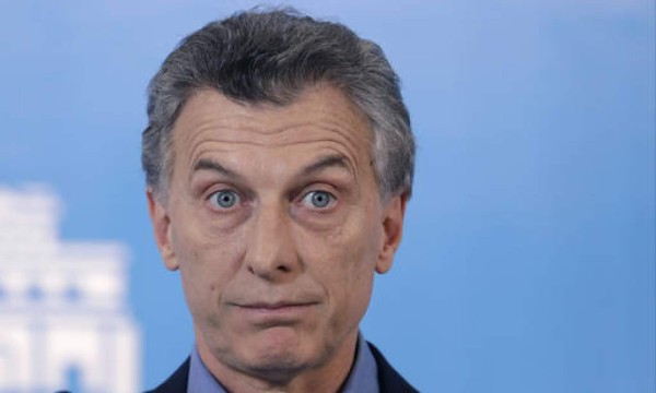 Atacan vehículo de Macri, que resulta ileso&nbsp;