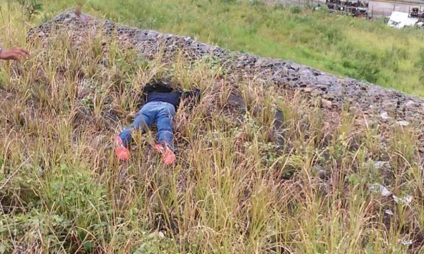 Hallan cadáver de un hombre oculto en la maleza a inmediaciones del anillo periférico