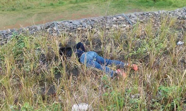 Hallan cadáver de un hombre oculto en la maleza a inmediaciones del anillo periférico