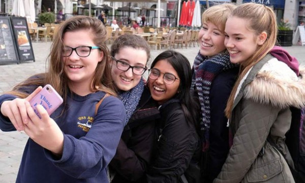 FOTOS: En Gibraltar se despiden de las mascarillas y disfrutan vacunación masiva
