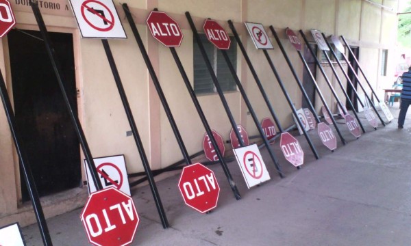 Honduras: Instalan señales viales en la ciudad de los caracolillos