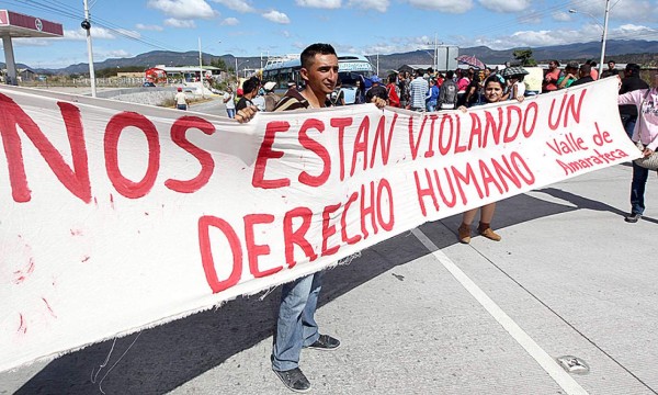Telefónicas 'reciben dinero manchado de sangre'