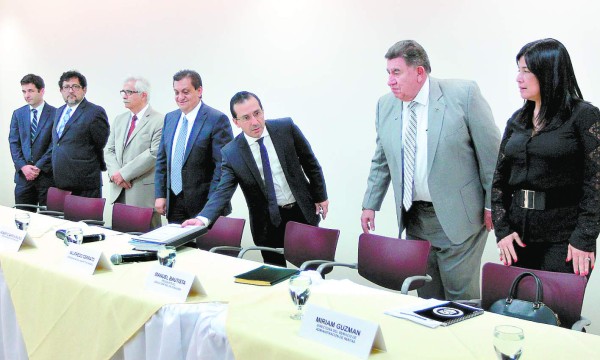 El FMI evaluará a mediados del mes resultados a junio