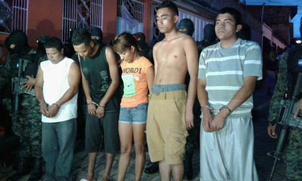 Con armas de guerra y droga caen presuntos pandilleros