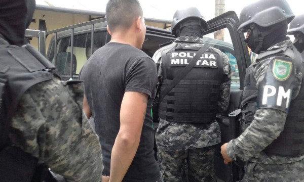 Cientos de miembros de la Policía Militar ejecutaron la orden que giró el presidente Juan Orlando Hernández a los líderes de la 'Operación Arpía III'. Foto cortesía Instituto Nacional Penitenciario