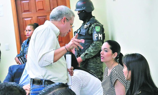 Empleada cobraba los cheques para empresas fantasma vículadas al robo en el IHSS