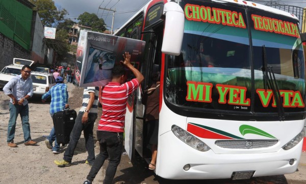 Terminales de buses comienzan a abarrotarse de viajeros navideños en la capital de Honduras