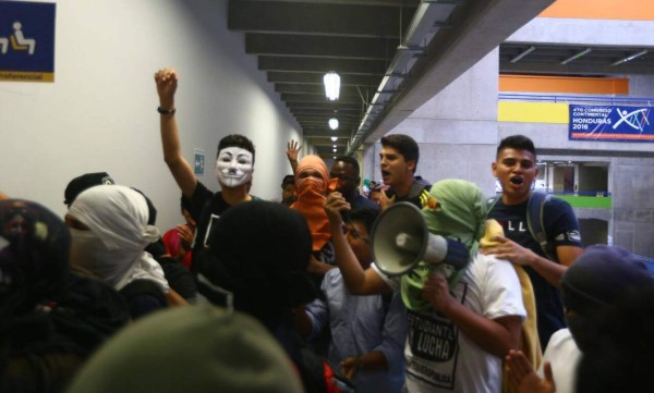 UNAH y estudiantes dialogaron sin llegar a solución de la crisis