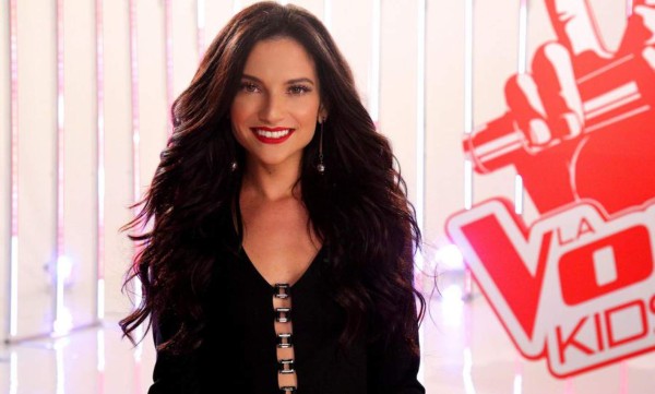 Natalia Jiménez conquista sus fans con su voz y su belleza