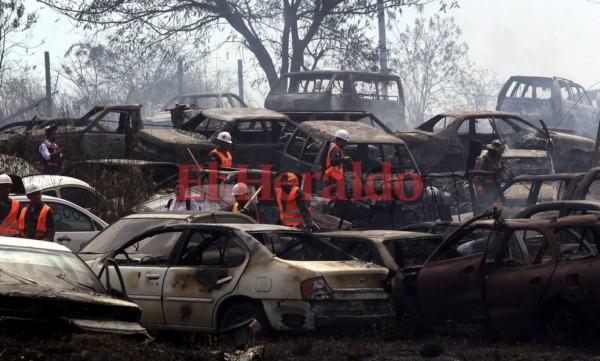 Las 15 fotos más impactantes del incendio que consumió al menos 400 vehículos en la DPI