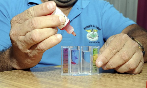 Salud verifica la calidad del agua que distribuyen las cisternas en la capital de Honduras