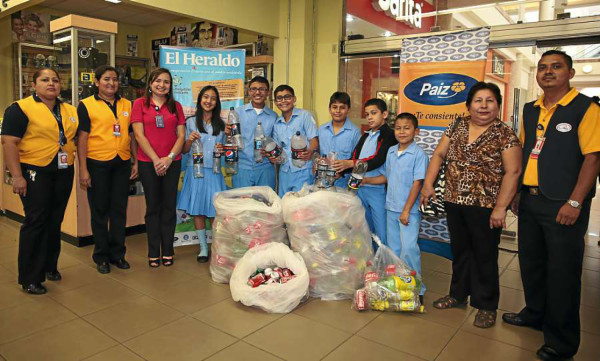 Niños recorrieron ruta del aprendizaje en Paiz