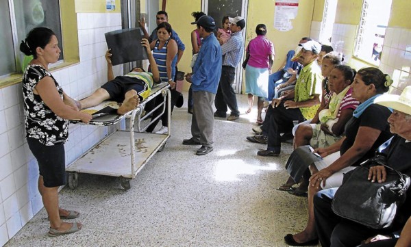 Encuentran medicinas vencidas en farmacia del Hospital del Sur