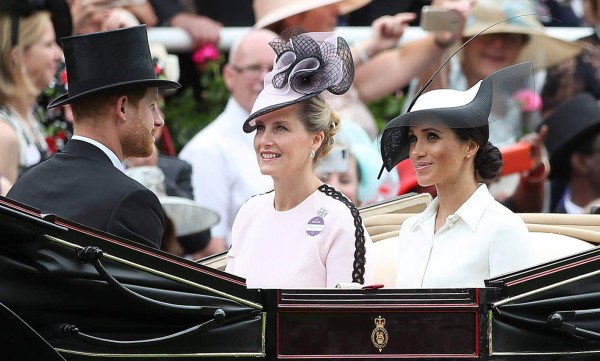 FOTOS: Meghan Markle luce espectacular vestido de Givenchy en su aparición en el Ascot