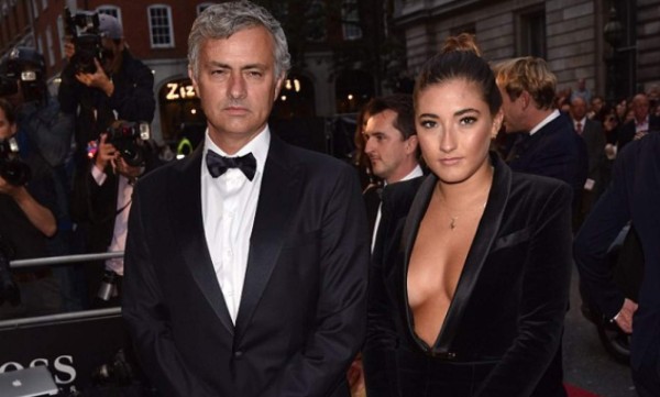 La hija de José Mourinho y su escote de infarto