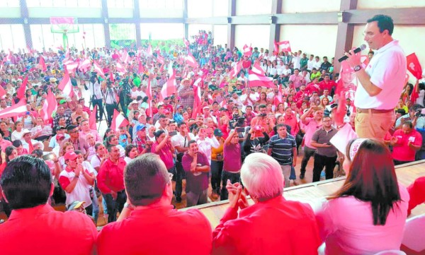 Luis Zelaya reta a adversarios para debatir sus propuestas