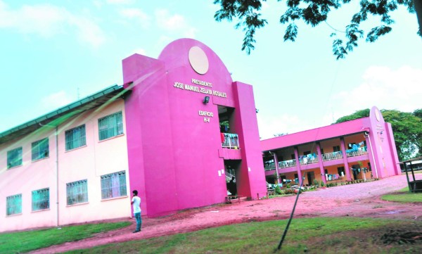 Honduras: Querían abrir centros regionales olvidando las necesidades del campus