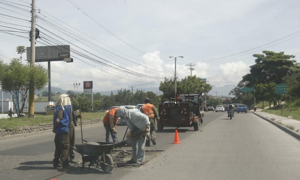 Rehabilitan tramos del bulevar FF AA
