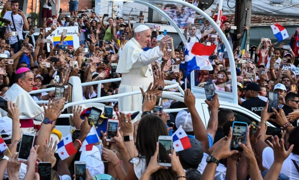 El papa Francisco causa furor tras su llegada a Panamá para la Jornada Mundial de la Juventud 2019