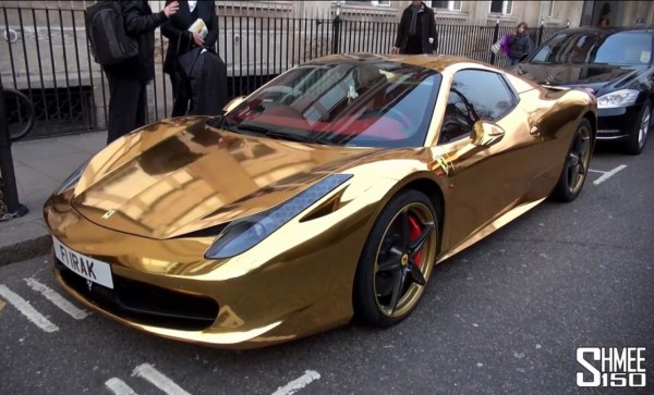 VIDEO: Ferrari dorado deslumbra en Londres