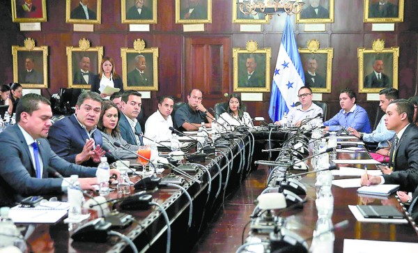 Hospitales Mario Rivas y Leonardo Martínez pasan a fundaciones