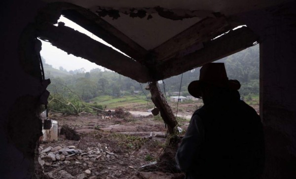 Al menos 40 muertos por deslaves tras paso de tormenta Earl en México&nbsp;&nbsp;