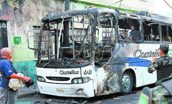 Tercer atentado contra buses interurbanos