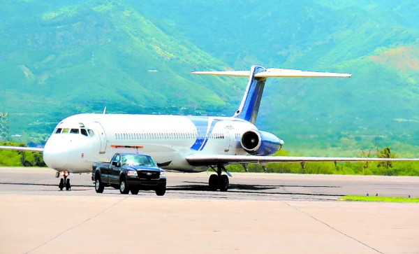 Cuarto vuelo de unidades familiares de deportadas llegó a Palmerola