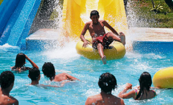 Parques y balnearios esperan a capitalinos