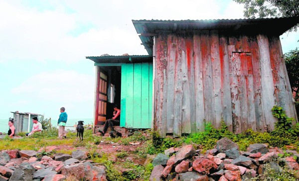 Proyectos fallidos contrastan con alto déficit habitacional