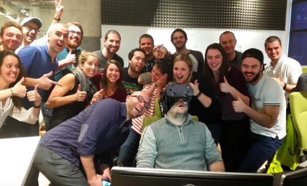 Un hombre se duerme en su trabajo y la red acaba con él de forma épica