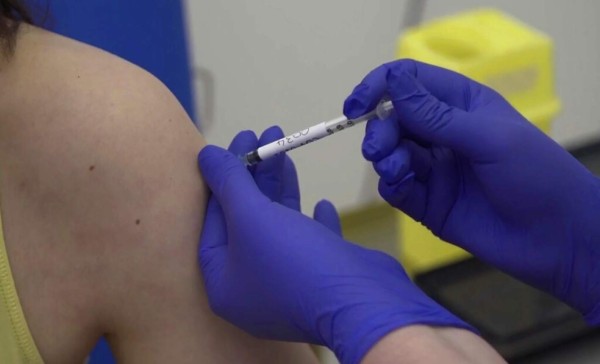 Lo que sabemos sobre la vacuna de Oxford, la más prometedora contra el covid-19