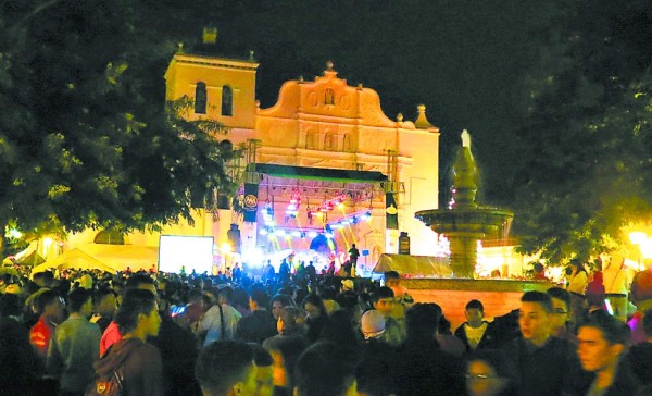 Gastronomía, belleza y carnaval revisten la colonial Comayagua