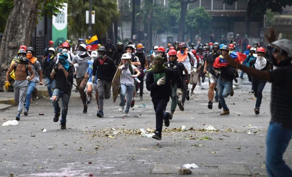 Oposición marchará a corte suprema, detonante de protestas en Venezuela