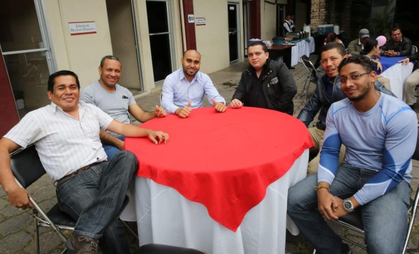 Honduras: Diario EL HERALDO festejó su 37 aniversario con bombos y platillos