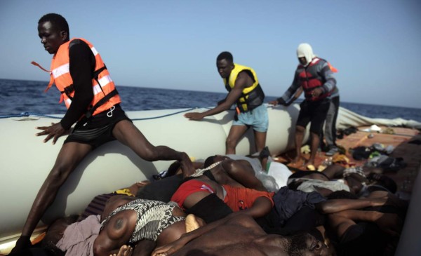 Al menos 22 muertos en barco que llevaba migrantes desde Libia