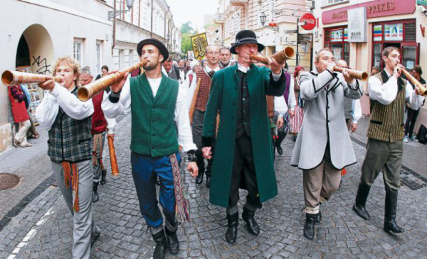 Folclore y tradición en las calles de Lituania