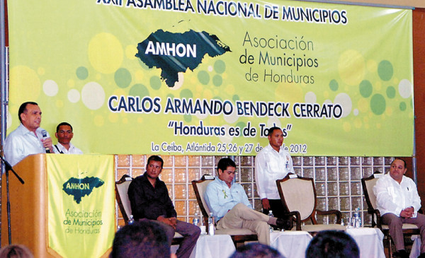 Reeligen a Carlos Bendeck en la Amhon