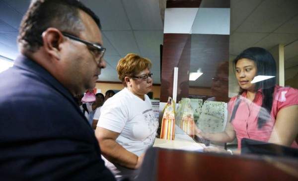 Presidenta de la ANEAH lleva pruebas de la supuesta manipulación de diagnósticos